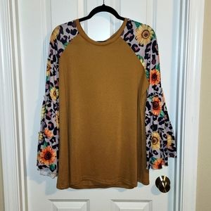 Stretch, Bell Sleeve Sunflower Shirt XL